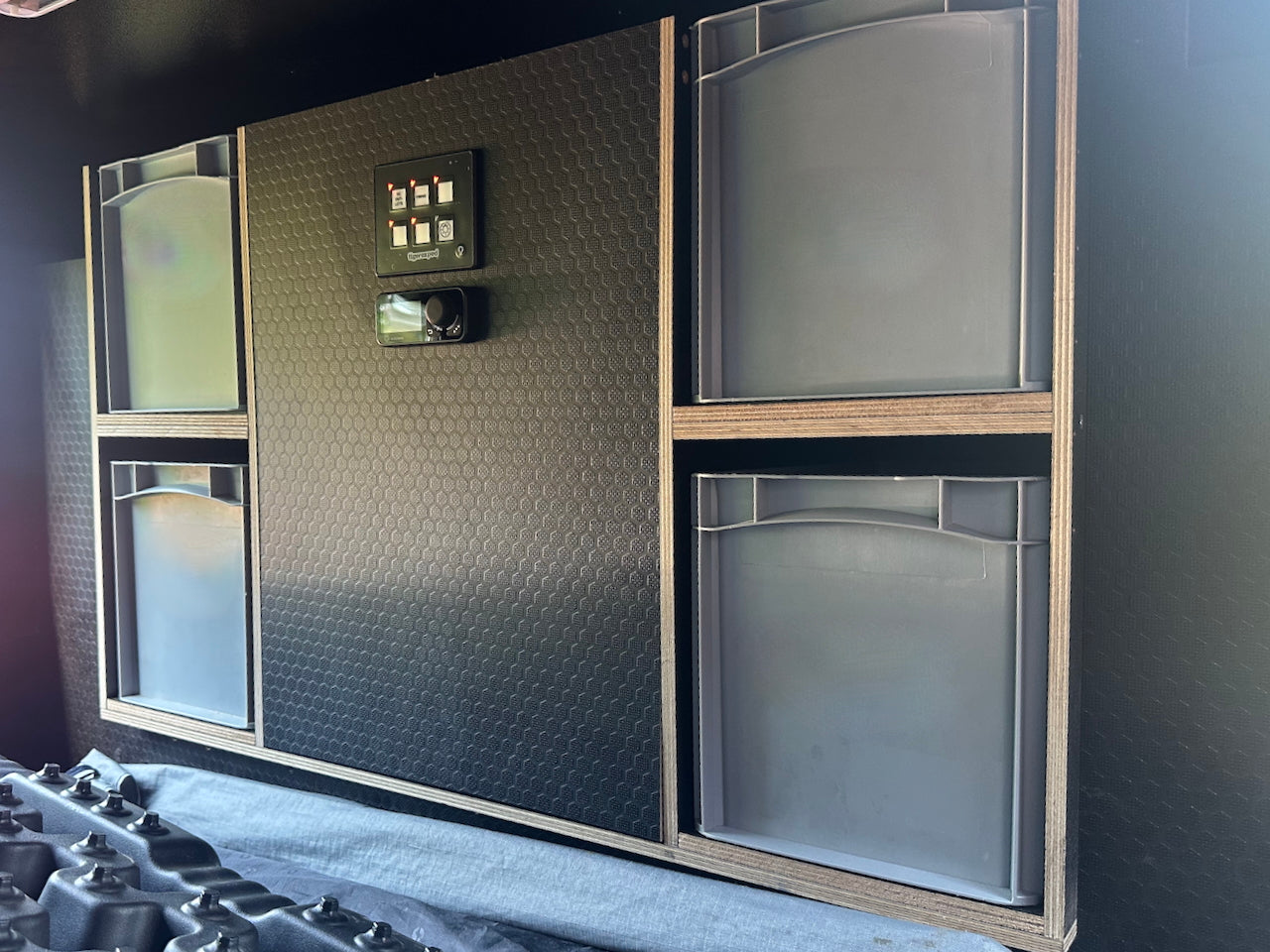 Off road Dachzeltanhänger mit Standheizung, Kühlschrank, Lithiumbatterie und Kühlschrank