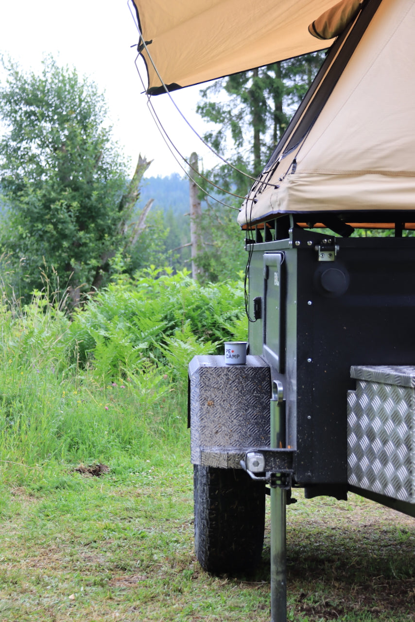 Off road Dachzeltanhänger mit Standheizung, Kühlschrank, Lithiumbatterie und Kühlschrank